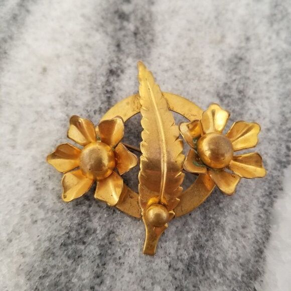 Vintage Flower and Leave Shaped Brooch, Gold Tone Lapel Pin, Estate - Picture 1 of 5